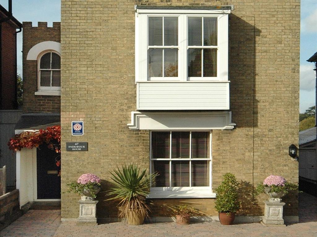 Bed and Breakfast Endeavour House Каус Экстерьер фото