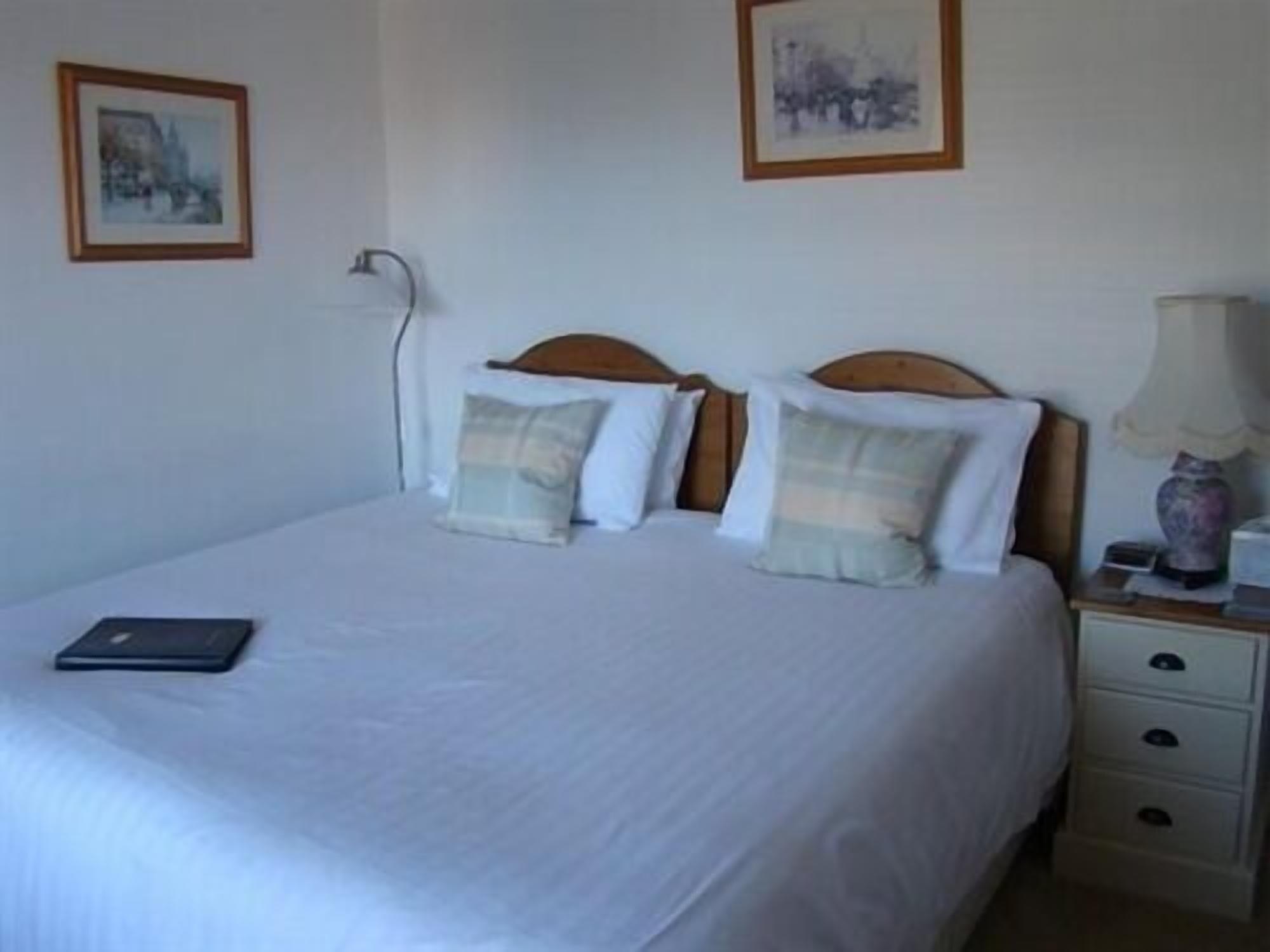 Bed and Breakfast Endeavour House Каус Экстерьер фото