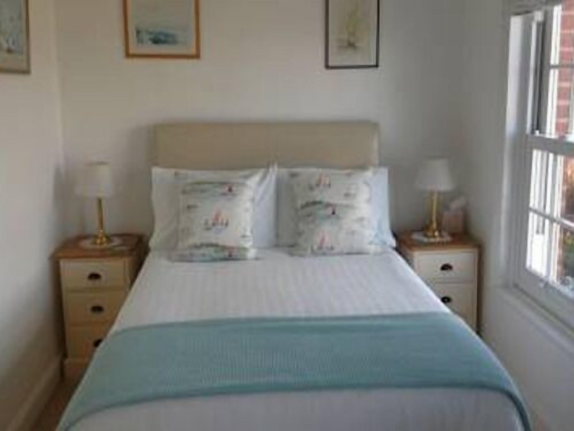 Bed and Breakfast Endeavour House Каус Экстерьер фото